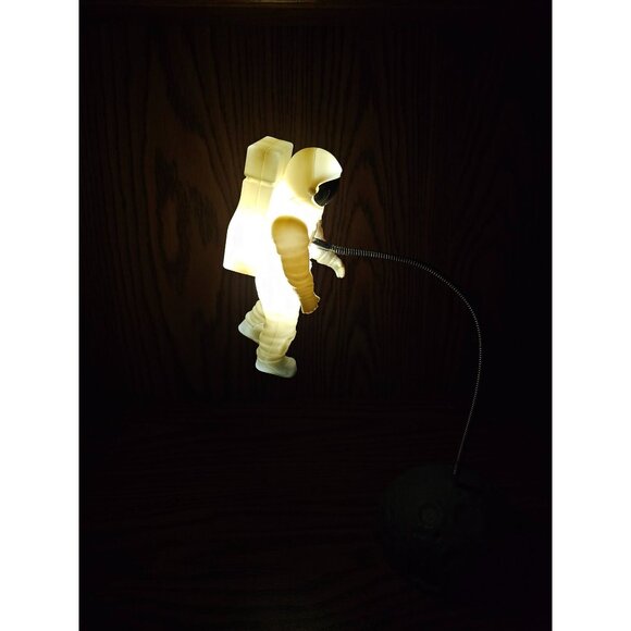 Paladone Floating in Space Astronaut LED Lamp/Night Light - Picture 11 of 12